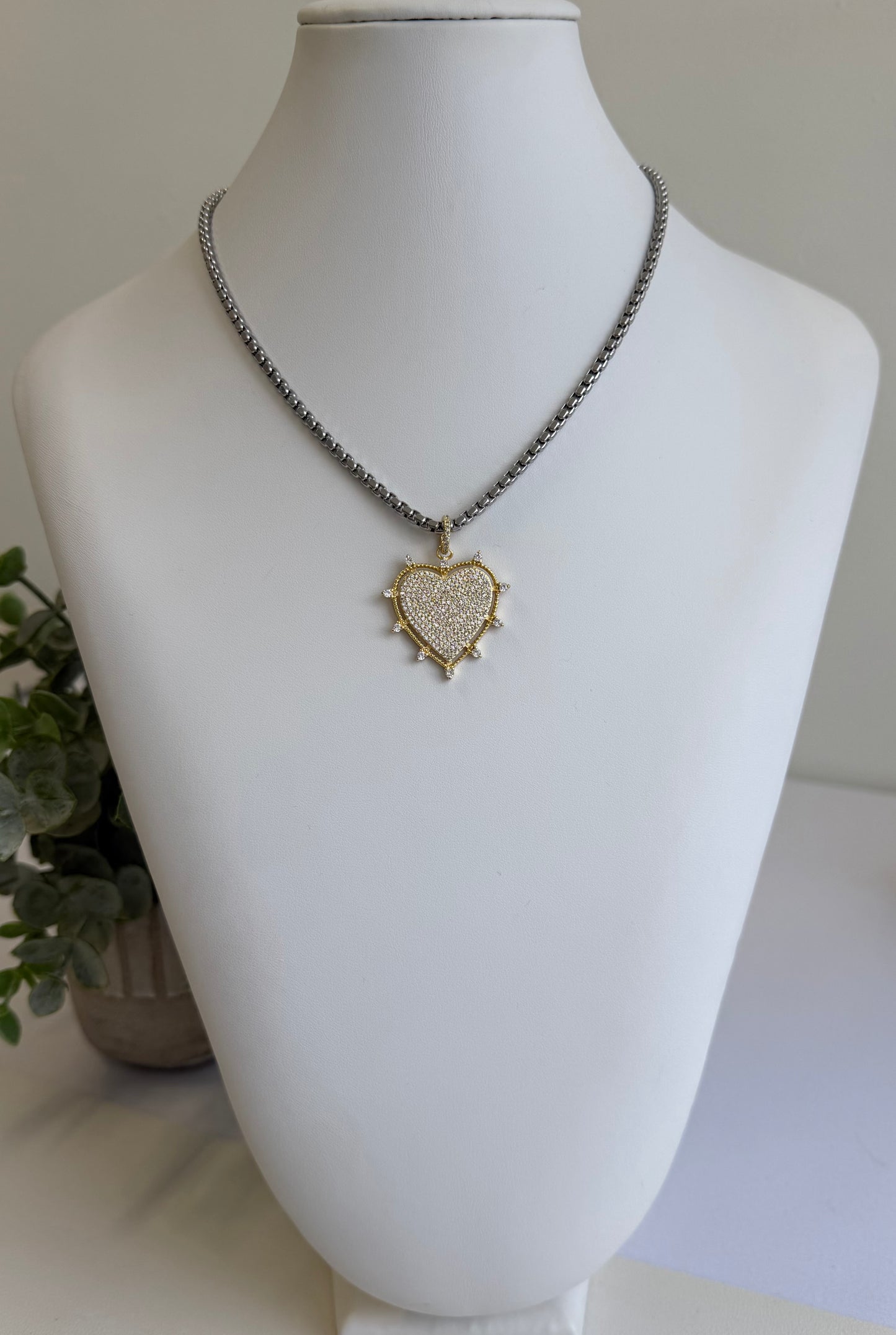 Damaris Chain