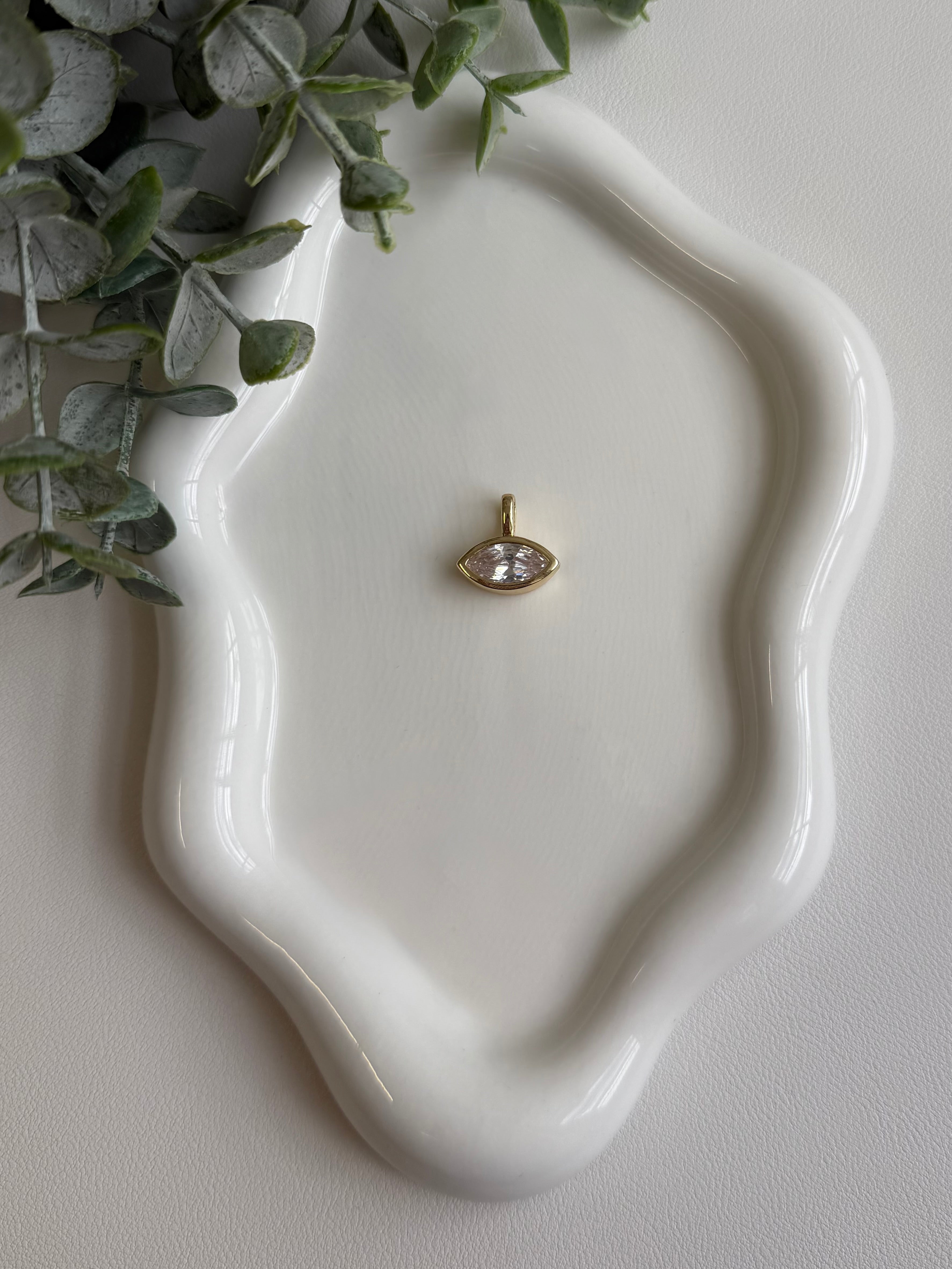 Luxu Charm