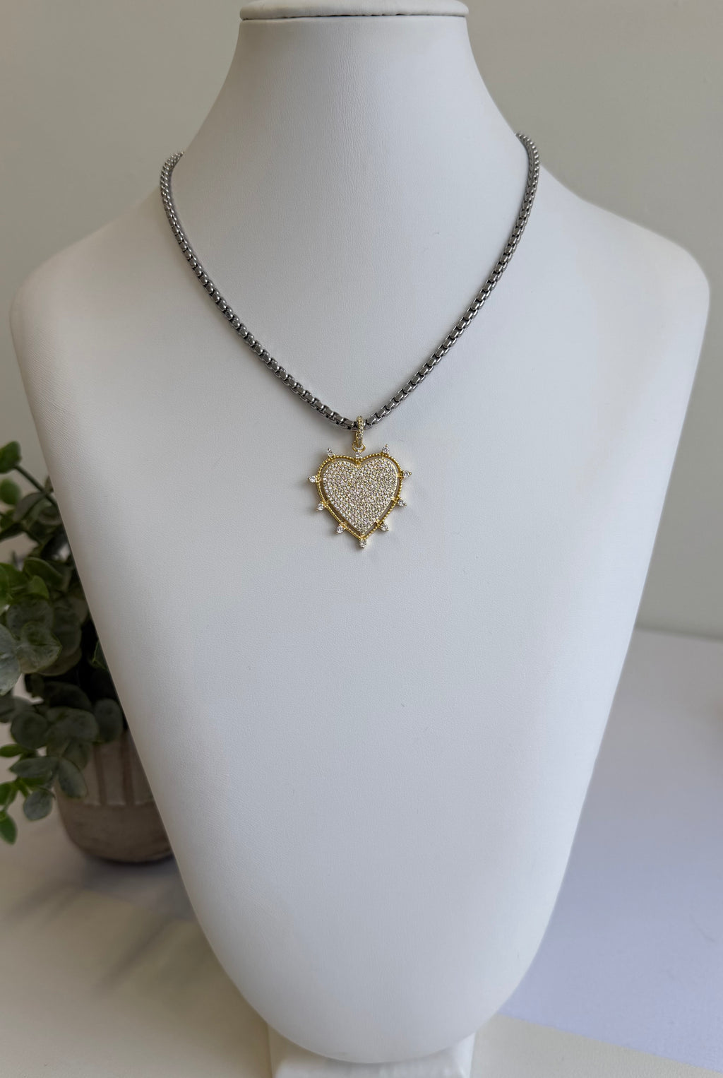Damaris Chain