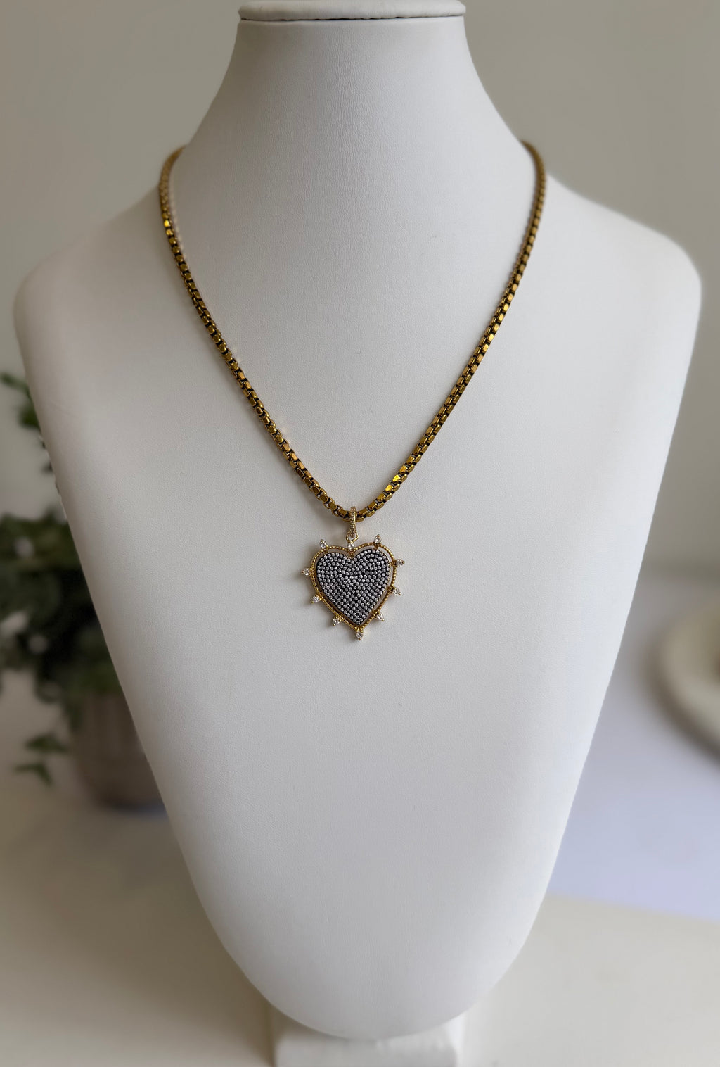 Damaris Chain