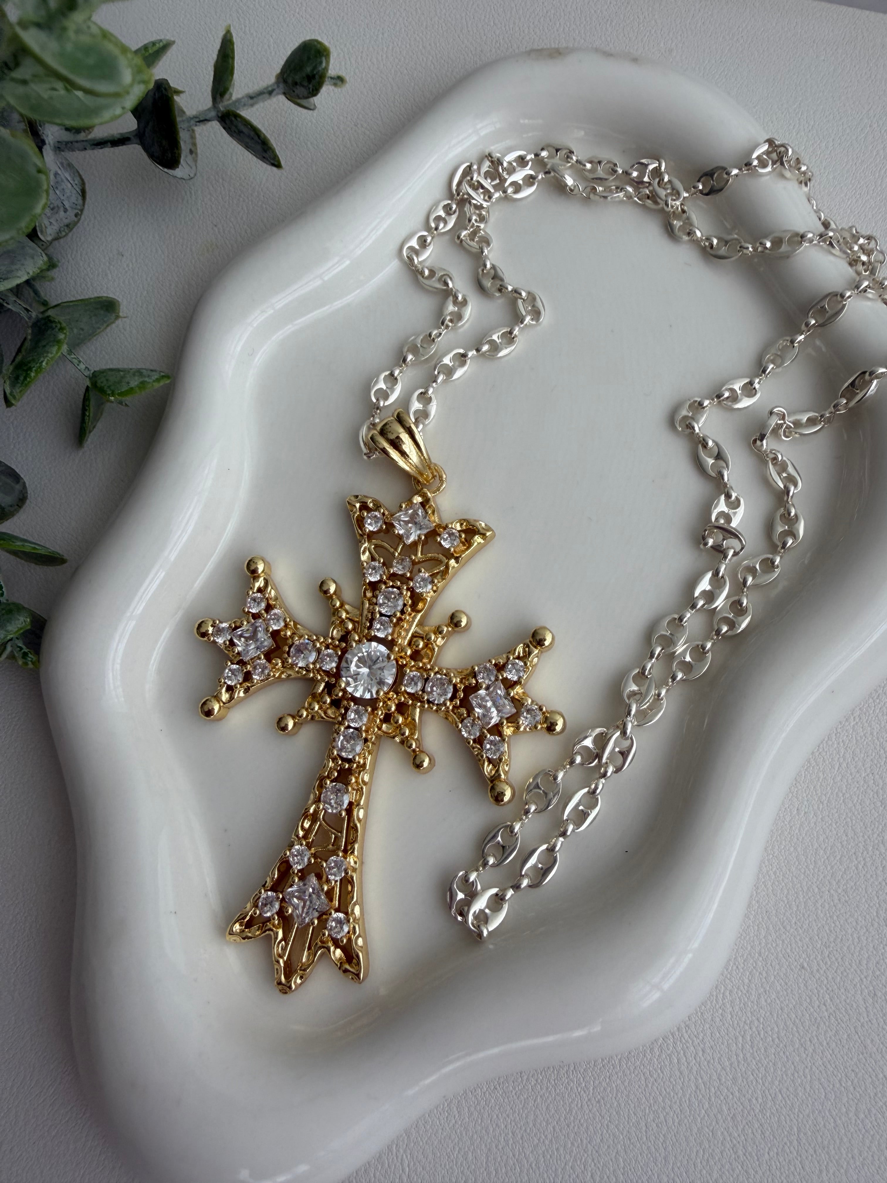 Queen Cross Chain