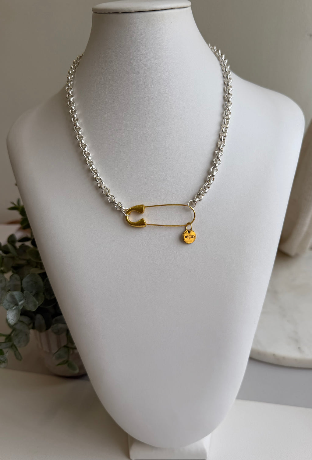 Olivia Chain