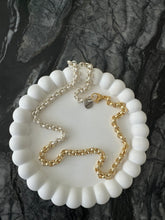 Load image into Gallery viewer, Simple Two Tone Chain
