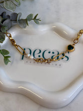 Load image into Gallery viewer, Green Heart &amp; Pearl Bracelet
