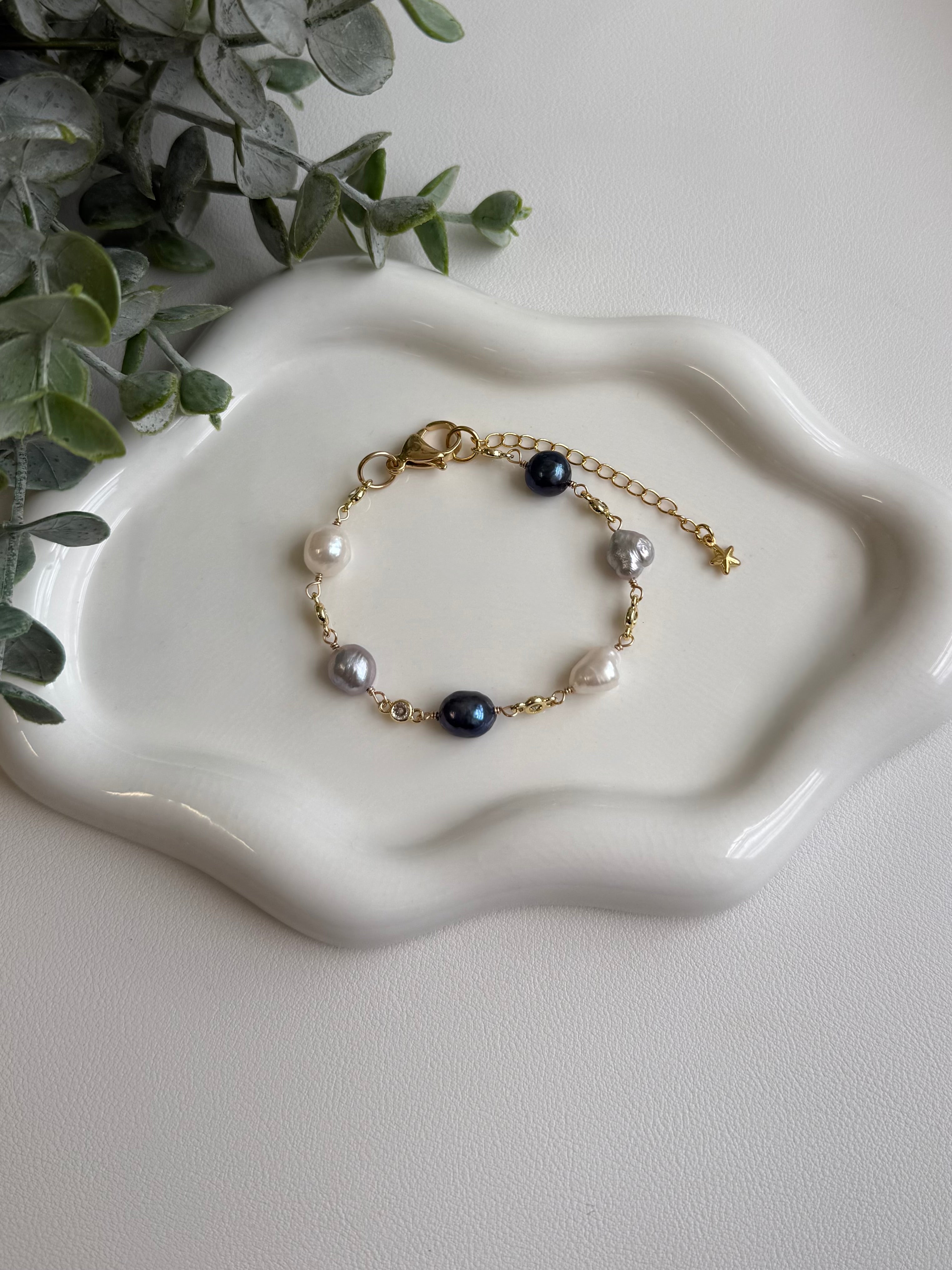 Gray Pearls Bracelet