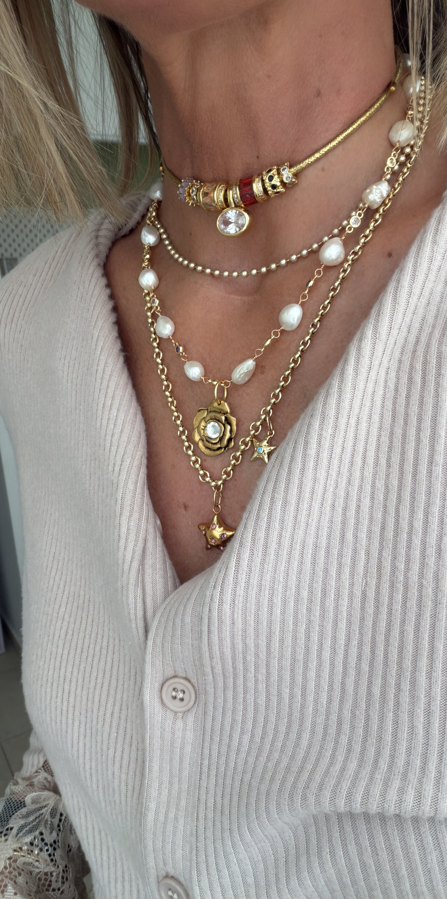 Rose Pearls Chain