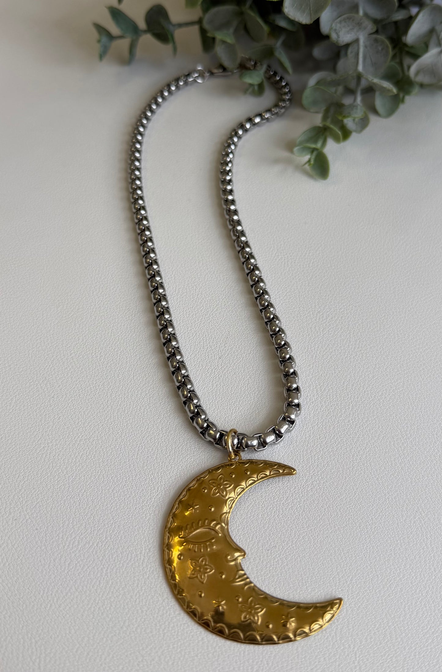 Sleepy Moon Chain