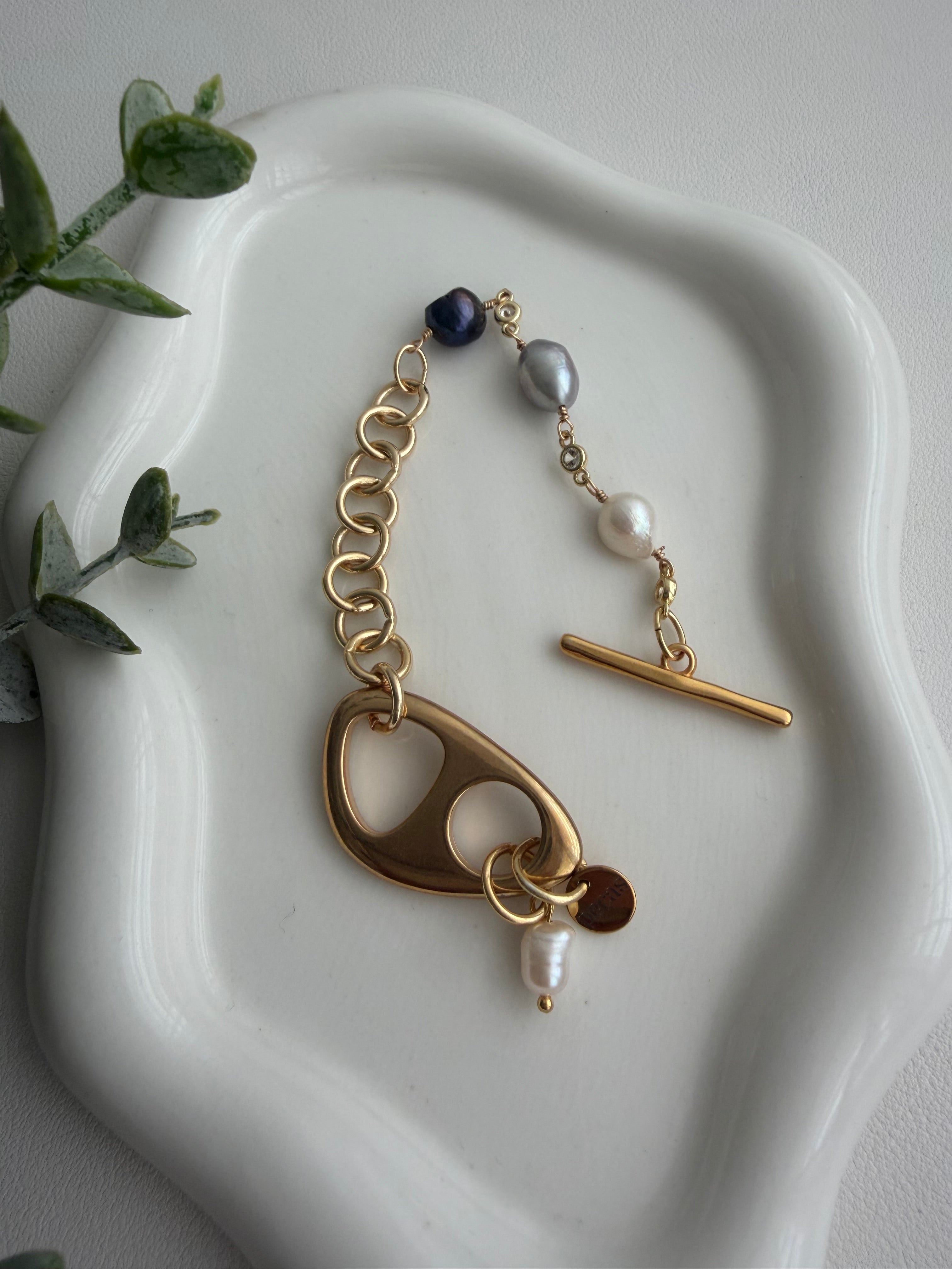 Sirena Pearls Bracelet