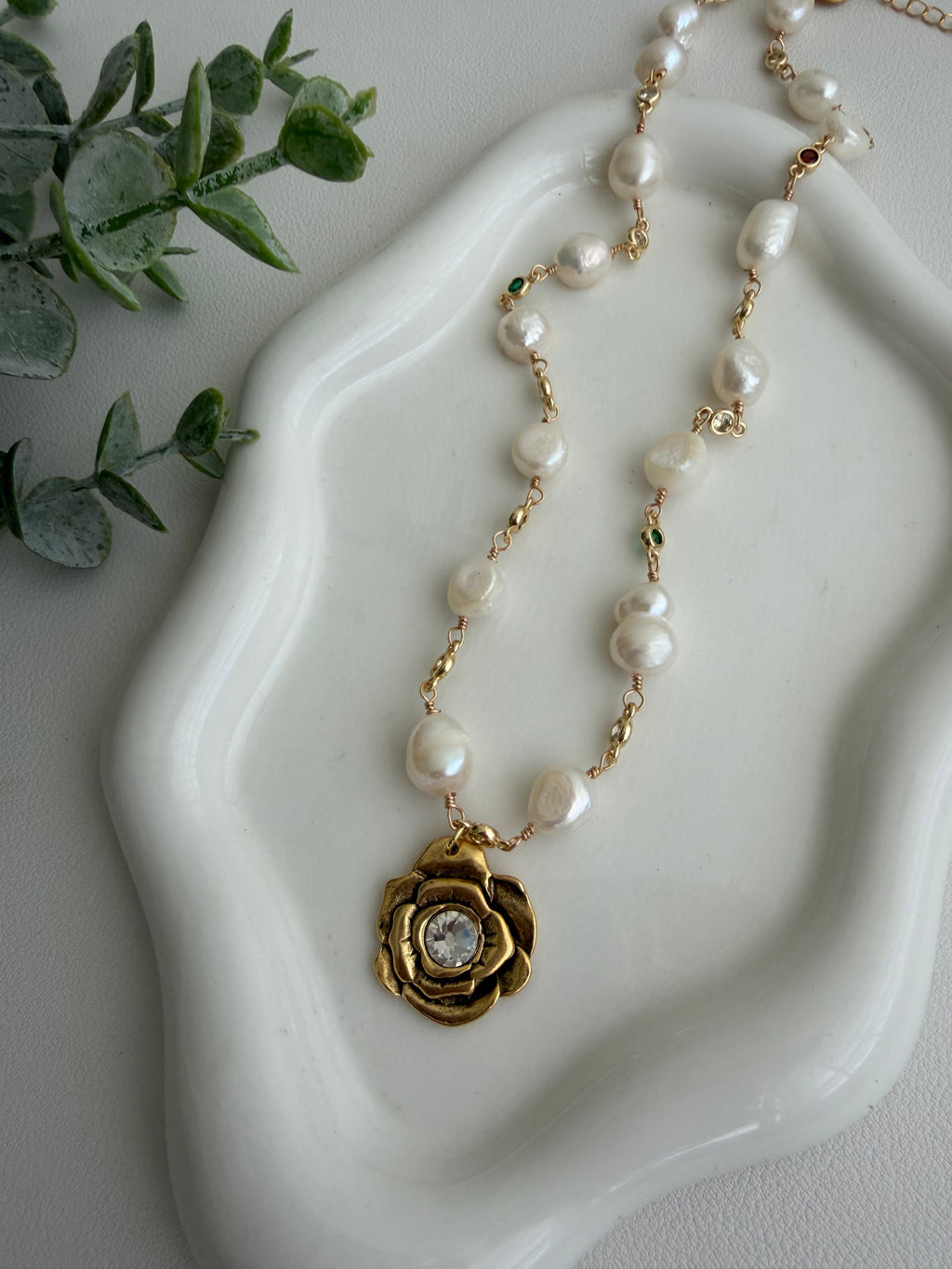 Rose Pearls Chain
