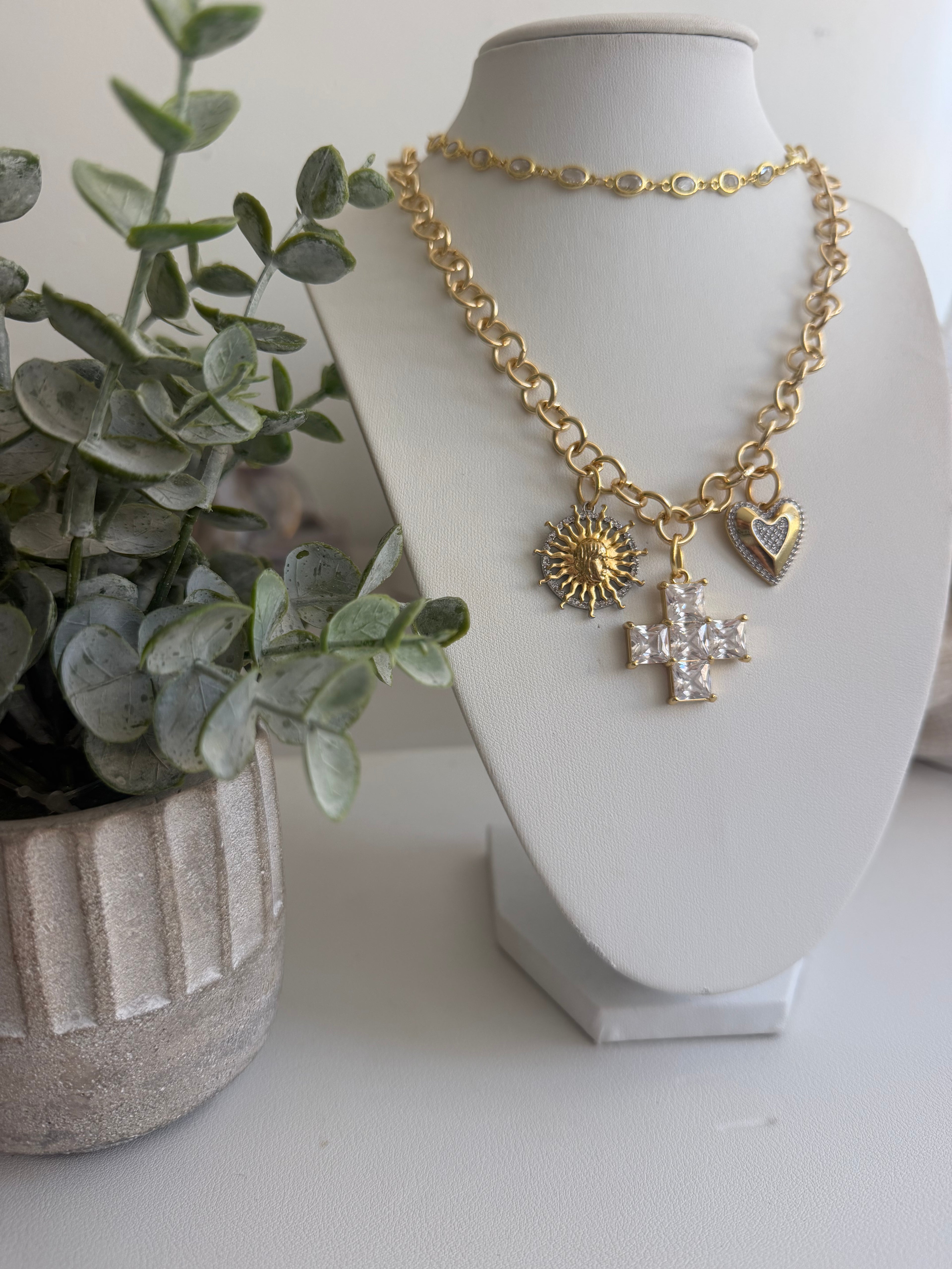 Gisela Chain