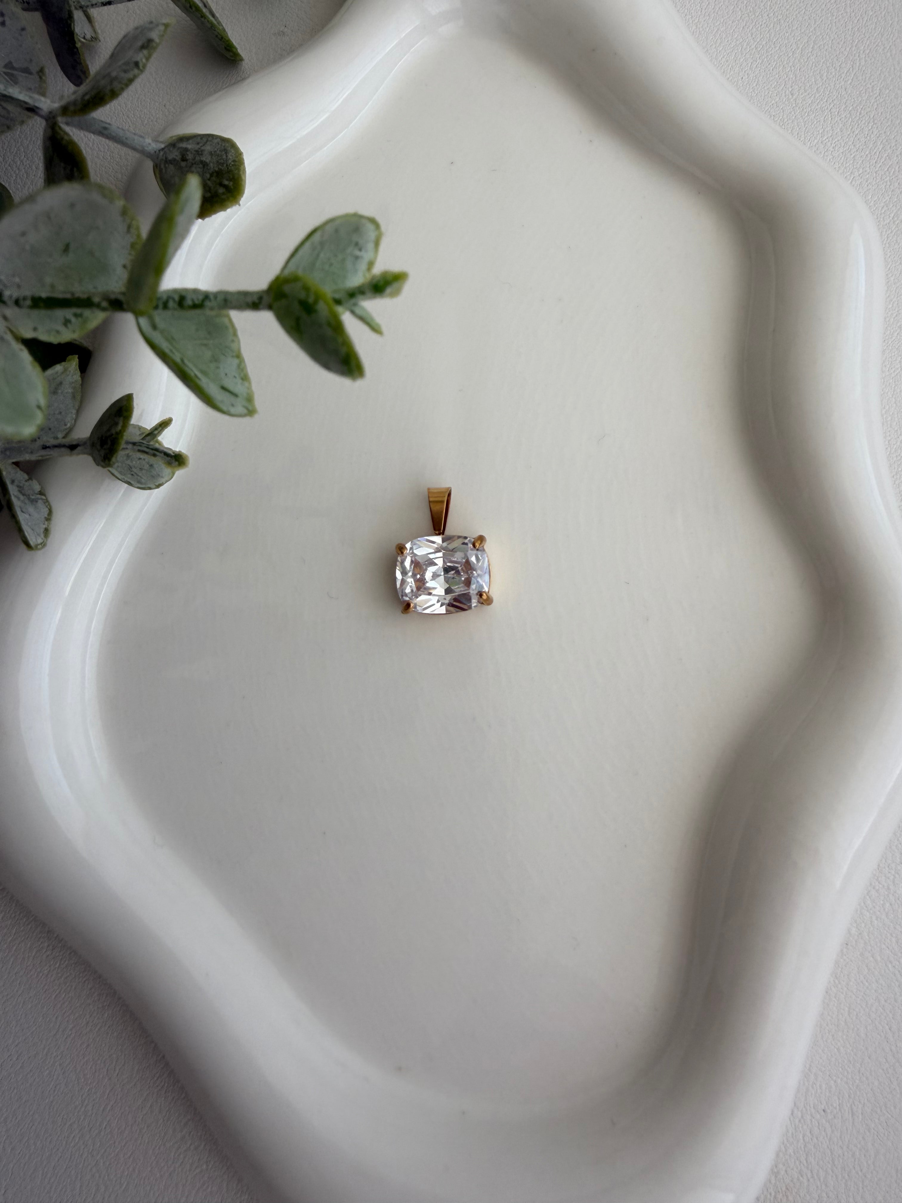 Luxu Charm
