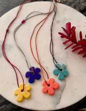 Load image into Gallery viewer, Porcelain Flower Chain
