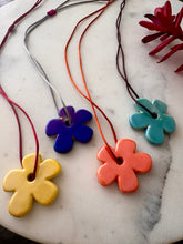 Load image into Gallery viewer, Porcelain Flower Chain
