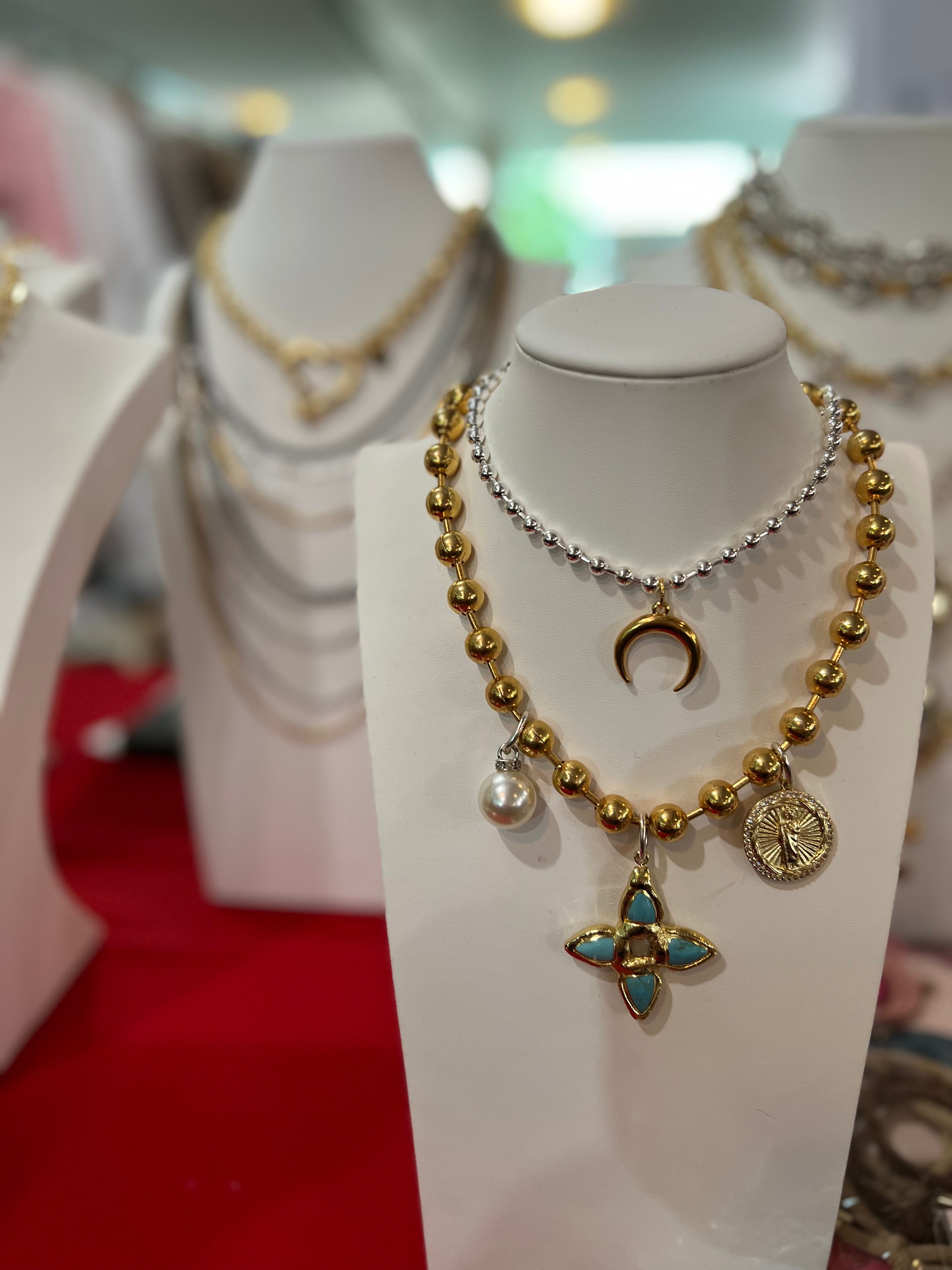 Claudia & Valentina Chain